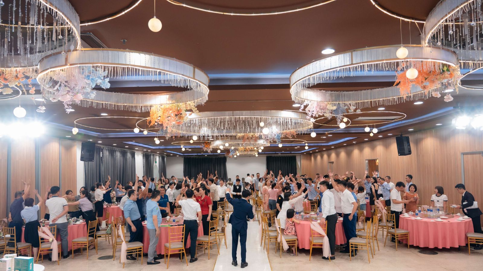 Dịch Vụ Tổ chức tiệc tất niên cuối năm cho công ty từ A đến Z Khu Vực Đông Anh - Hà Nội