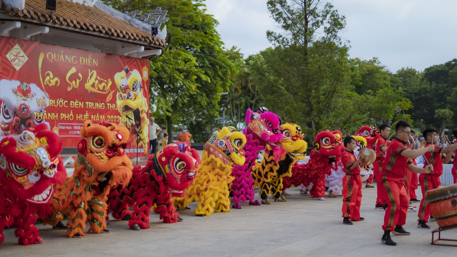 Dịch Vụ Biểu Diễn Lân Sư Rồng Phục Vụ Hội Làng  Truyền Thống Tại Đông Anh